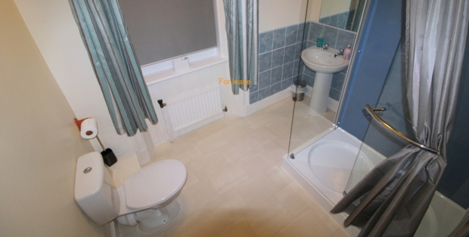 Highly attractive and substantial 7-bedroom Inn with splendid customer areas, plus a self-contained flat and separate 3-bed owners' accommodation.<br><br>* Well-established Highland Inn, offered to the market as a lease-hold proposition in good condi...