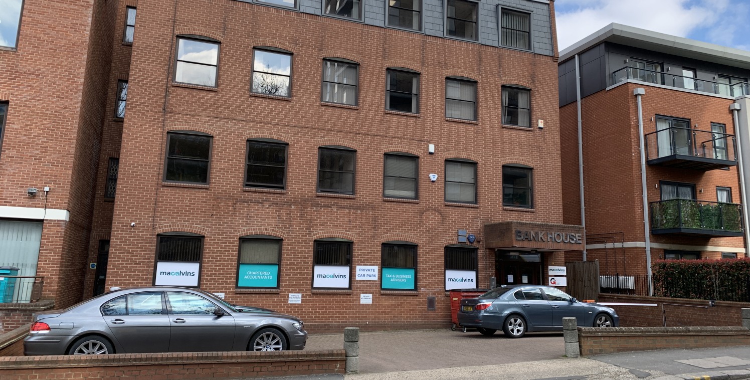 Bank House is an attractive 1980's brick built office building, arranged over ground and 3 upper floors. There is an attractive ground floor entrance lobby and an automated passenger lift to all floors. The entire 2nd floor is available to let, compr...