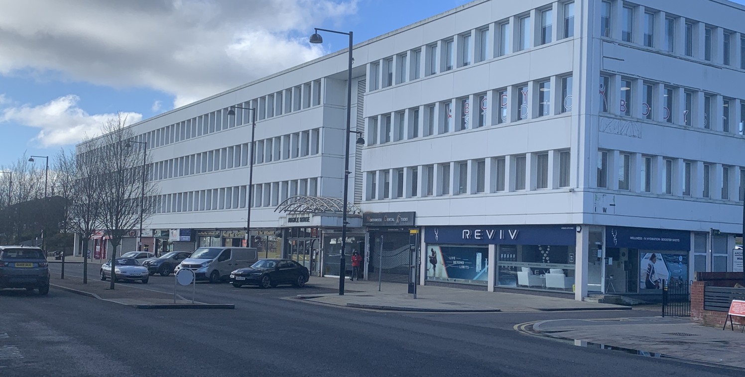 Argyle House is a fully managed building which offers a range of office suites in sizes from 250 sq ft upwards to 2,431 sq ft. The property has a manned reception, automated passenger lift and a generous amount of private car parking. The suites are...