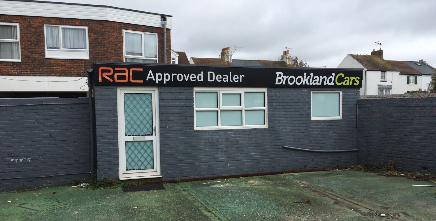 * Former car showroom To Let

* Ground floor retail /office space included

* Self contained rear yard

* Would suit alternative uses including retail

* Prominent position on busy road 

* W/C Facilites 

* Water Supplies

* Electricity