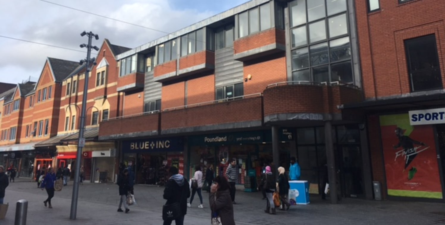 We are instructed to offer two retail units occupying a prime location in Central Harrow. The units were previously occupied by Poundland and Blueinc and are now available as either single or double units, providing ground floor retail space of betwe...