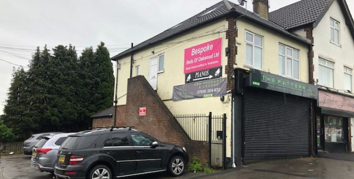 The subject unit forms part of a parade of shops with separate accommodation at first floor level (not included). No.176 is located on the end of the parade and comprises an open plan shop with rear storage and w/c. There is the added benefit from th...