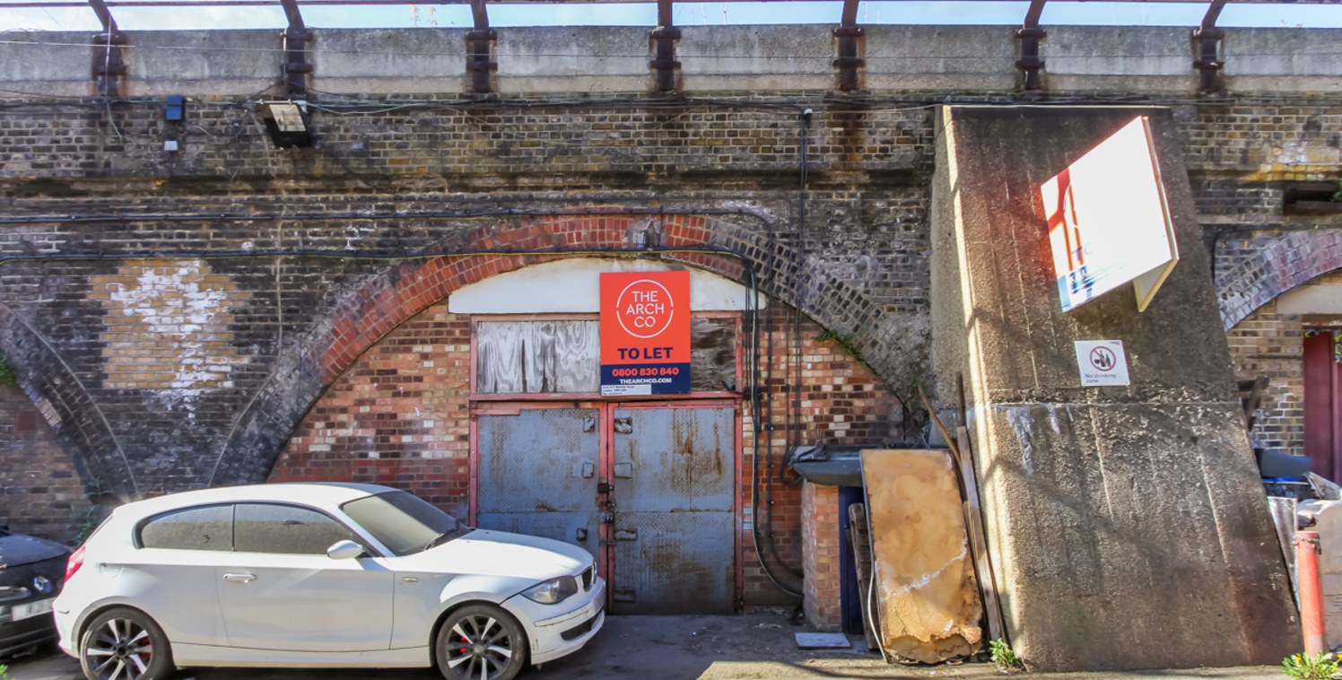 This arch has a brick infill to the front facing Belinda Road with a concertina door and a brick infill to the rear leading onto a block built rear extension. The arch has a concrete floor with electricity supply but no power connection which would b...