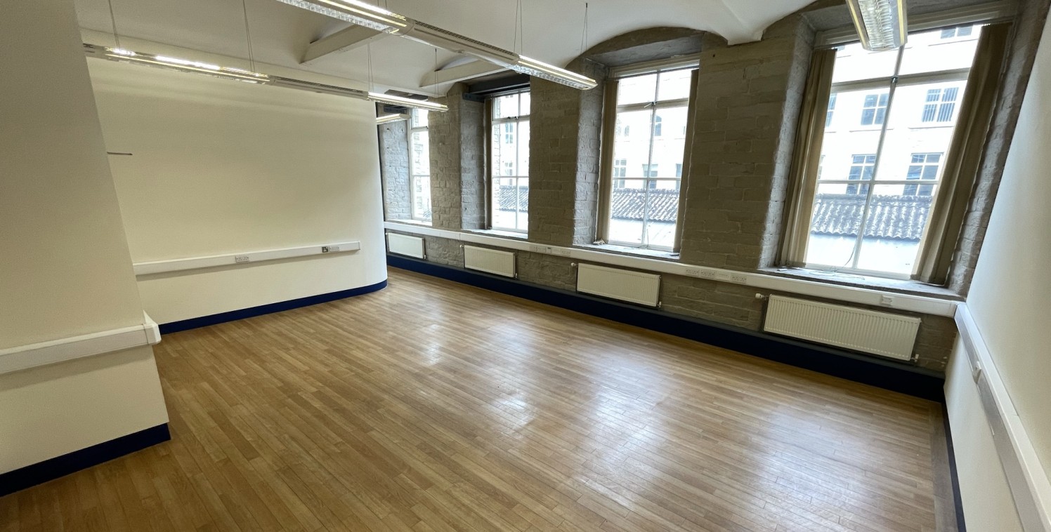 Facilities within E Mill include Prestige Flowers Gift Shop, The Arches and Next Level Bar just to name a few. The E Mill is within extremely close proximity to the Jack Wills outlet, Totspot Day Nursery and other great facilities within the Dean Clo...