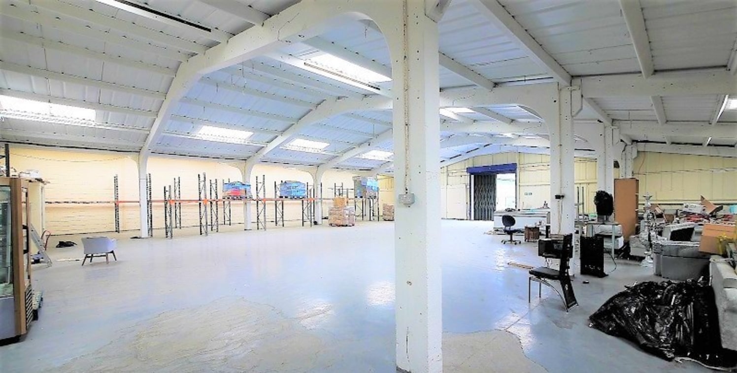 *AVAILABLE NOW* Large 6200 square foot (approx) commercial unit to rent. Perfect for a cash and carry, production and storage, the unit has three access points and parking on-site. Included within the unit is a private office.