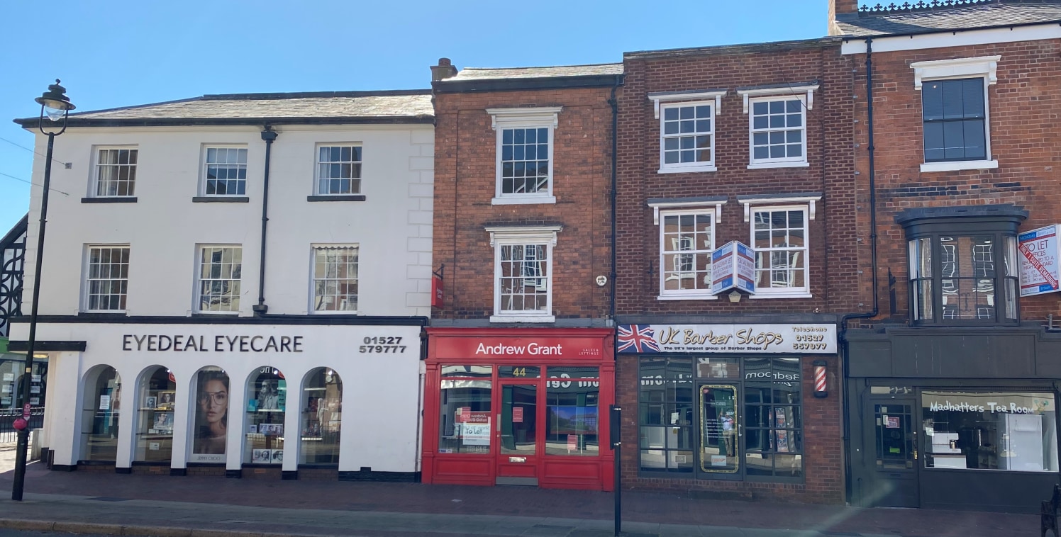 44 High Street offers a mid-terrace unit that forms part of a larger retail parade. The building is arranged over the ground, first and second floors. The property offers a retail / office area over the ground floor, which provides a prominent fronta...