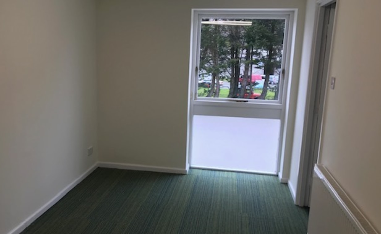 Huxley House comprises a two-storey purpose-built office building with on-site car-parking. The first floor is sub-divided into a number of individual offices and offers a flexible choice and arrangement of the available space. The offices can be let...