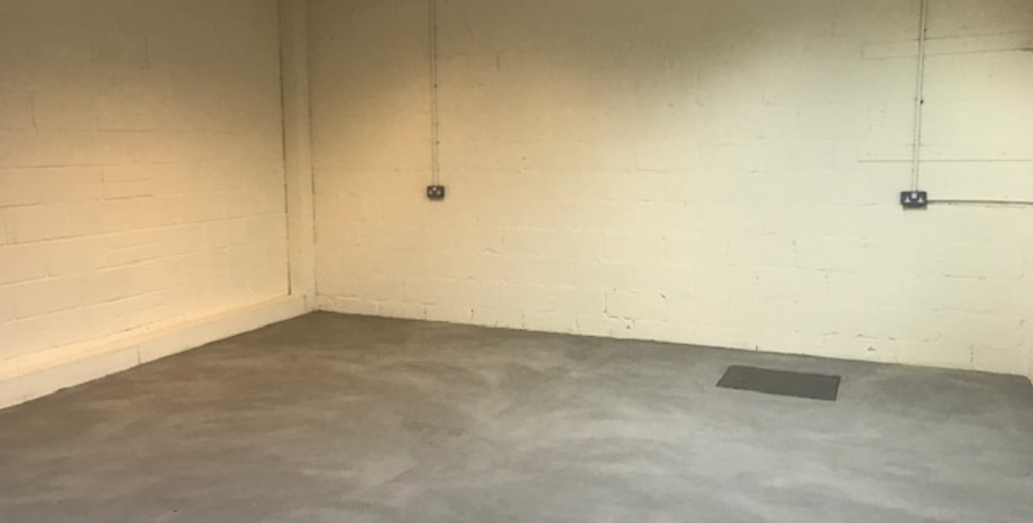 Fullers Yard is located off Sheephouse Road, easily accessed from the main A4 near Maidenhead Bridge. The premises comprises of a self-contained terrace unit providing open plan workshop/storage/office space. Rateable Value: &pound;3,450. 100% busine...