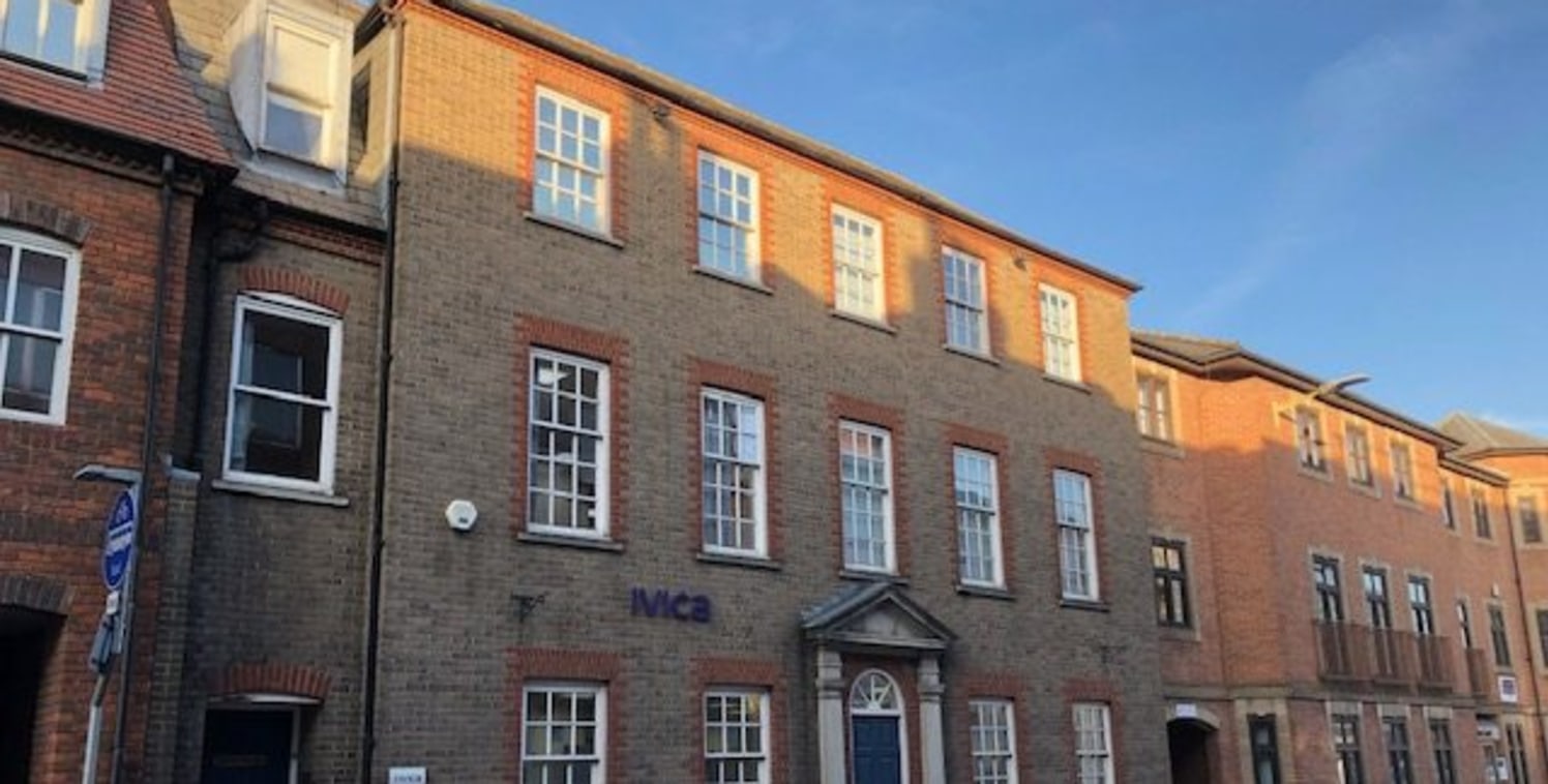 4,660 sq ft - UNDER OFFER\n\nSelf Contained Modern Office\n\nThe property is a three storey purpose built office with direct access from London Road and parking to the rear via Pelican Lane. The property has predominantly brick elevations, double gla...