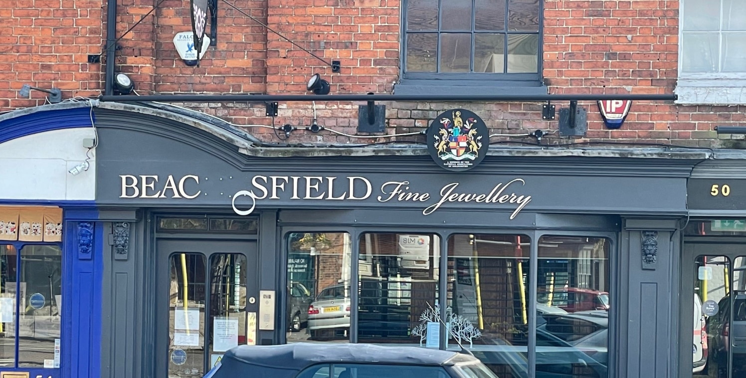 The property is located on the south side of London End with occupiers including Farrow & Ball, Fired Earth and Brasserie Blanc opposite. There is free parking along the ''four Ends'' in Beaconsfield Old Town. Junction 2 of The M40 motorway is within...