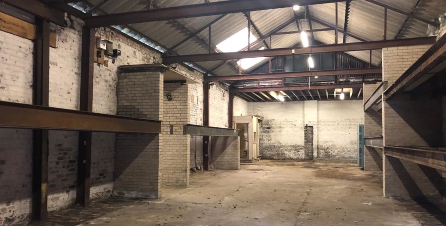 Situated in a predominantly residential area, close to St Helens town centre and with easy reach of both Manchester and Liverpool via the A580.

A substantial industrial warehouse measuring:

Main floor area: 179.22sqm / 1929 sqft

Ancillary space: 1...