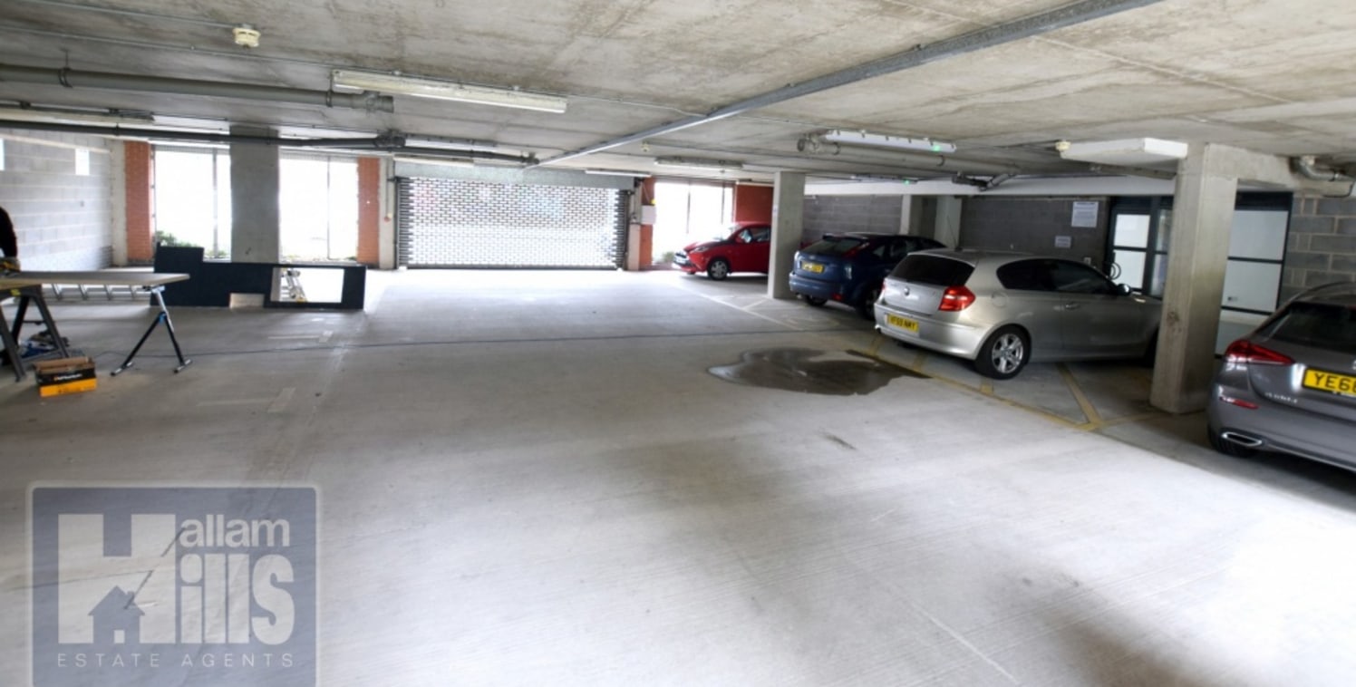 1 Secured Parking space **AVAILABLE NOW** **&pound;75 Per Calendar Month** is situated in the sought after student area of Ecclesall, Sheffield and is a few minutes away from the City Centre, bars and restaurants. Ideal for Students & Professionals w...