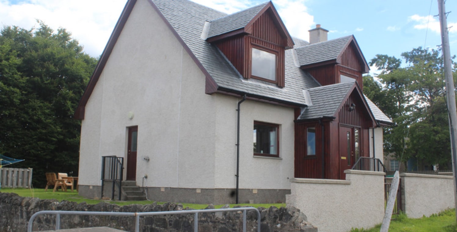 Attractive Small B&B/Self-Catering Holiday Home in Ever-Popular Village of Tomintoul.<br><br>* Attractive and modern small bed and breakfast / holiday home presenting an ideal lifestyle business located in the heart of the Cairngorms....