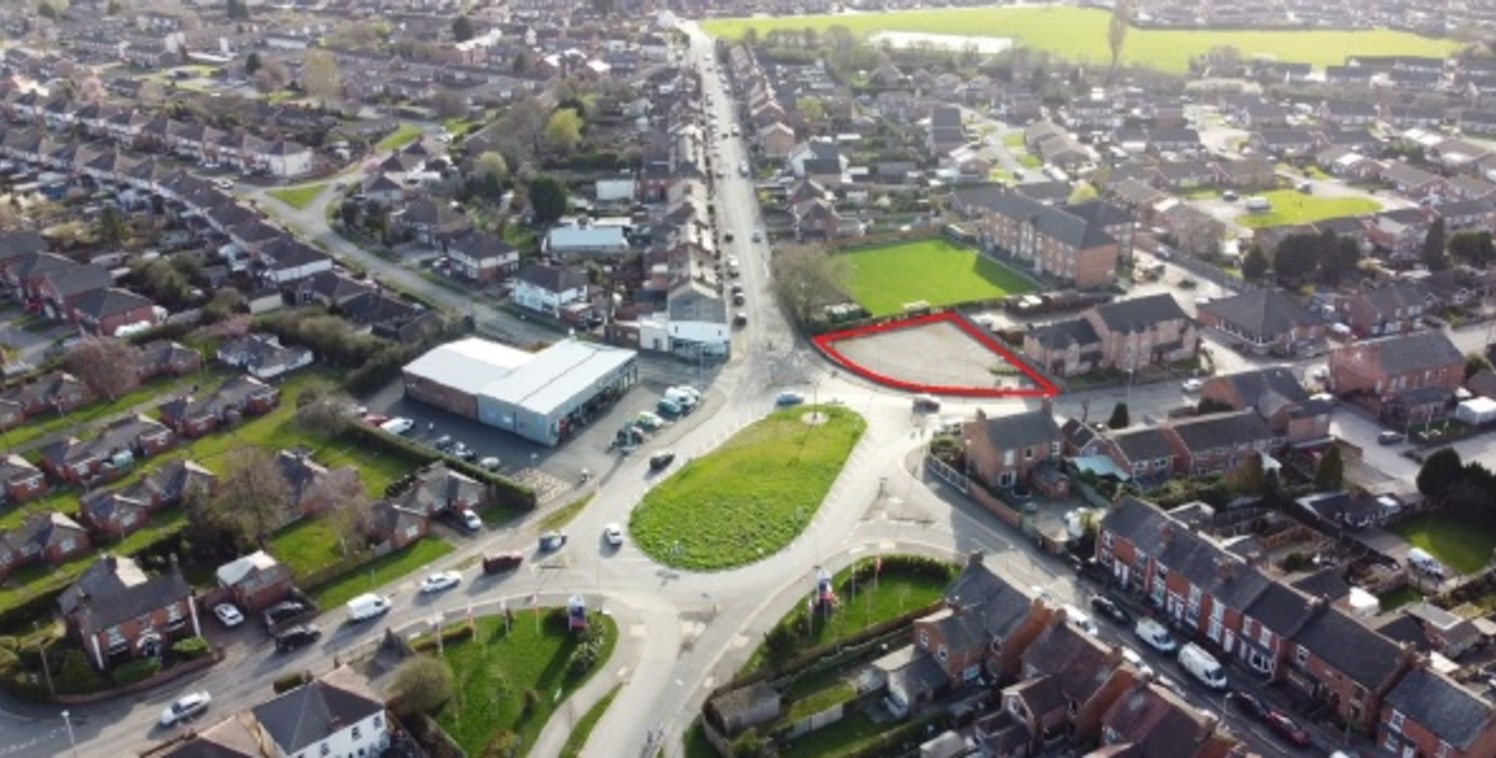 The site extends to some 0.214 acres (0.087 hectares) with frontage on to both Broad Street and North Street. 

The property was most recently occupied as a car sales display lot and marked out with circa 35 vehicles, but would be suitable for a vari...