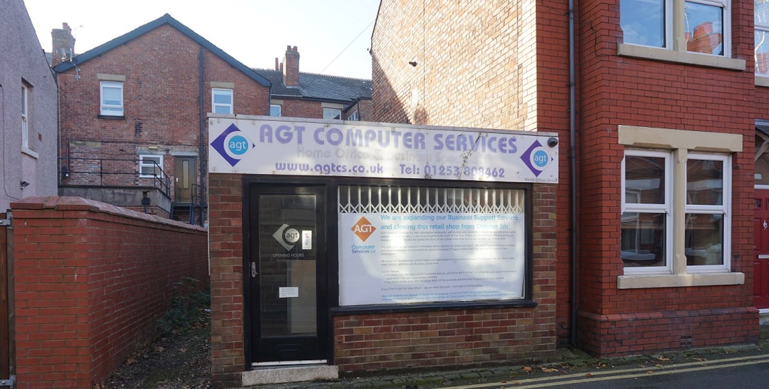 Single storey lock up shop unit located in Lytham close to the main shopping centre. Open plan sales area 20sqm plus rear partitioned store 21sqm including wc. Secure unit with roller shutters to all doors and windows plus intruder alarm....