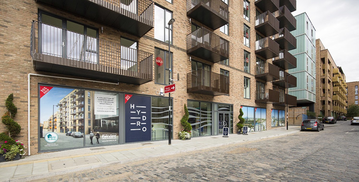 Comprises a ground floor corner B1 office unit with superb frontage within this new build mainly residential scheme. The unit can also be subdivided to create two smaller units. 

The development lies approximately 500m from Surrey Quays London Overg...