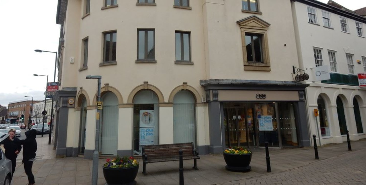 First Floor Offices TO LET

Extending to 80.86m&sup2; (870ft&sup2;)

Town Centre Location 

Asking Rent &pound;5,500 pa