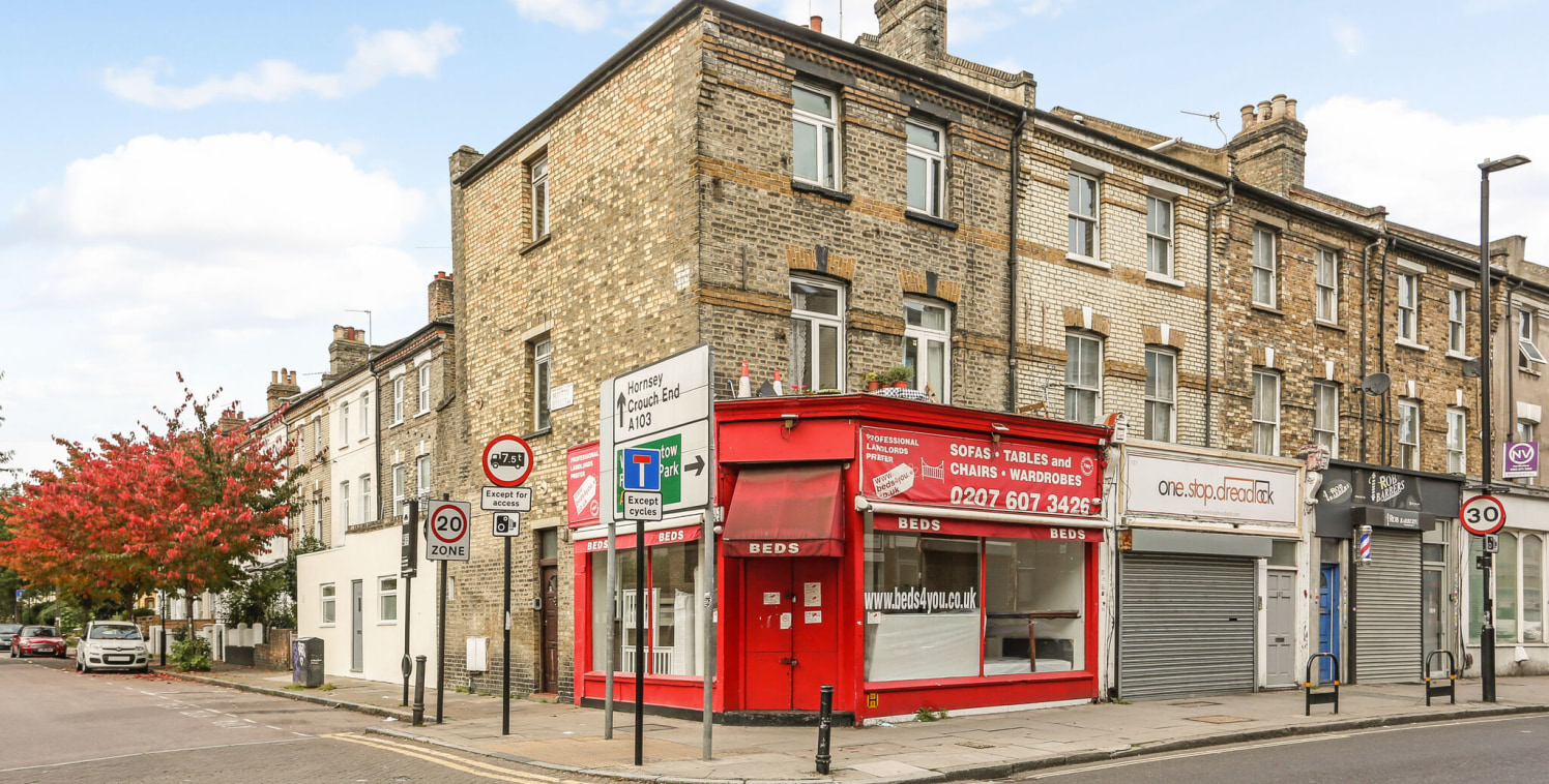 The property is located at the end of a retail parade. Close to the junction with Seven Sisters Road