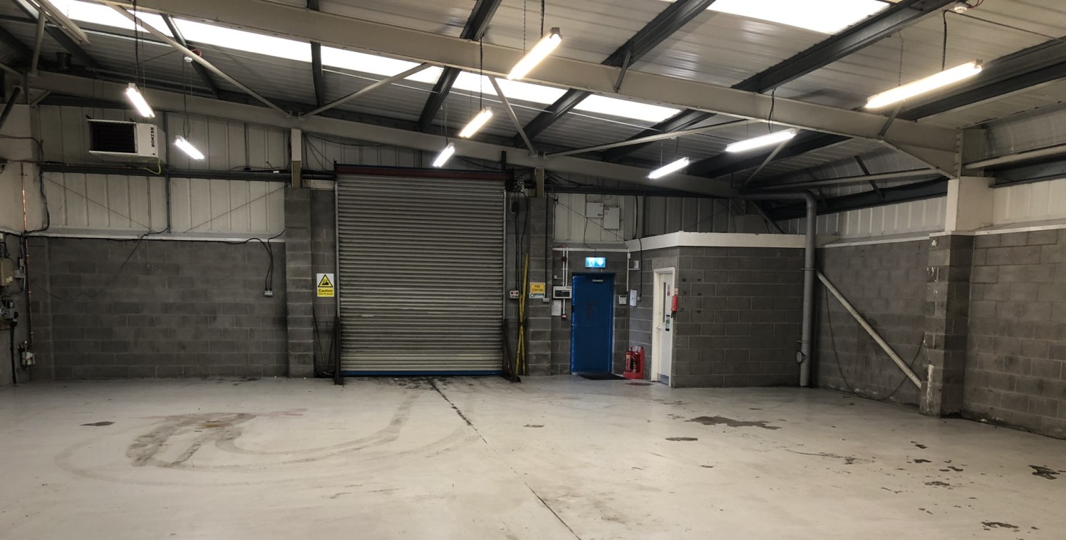 The property comprises a modern single storey detached steel portal framed unit with artificial stone clad elevations and steel coated profile metal sheet cladding above.

Internally, the unit benefits from a solid concrete floor, fluorescent strip l...