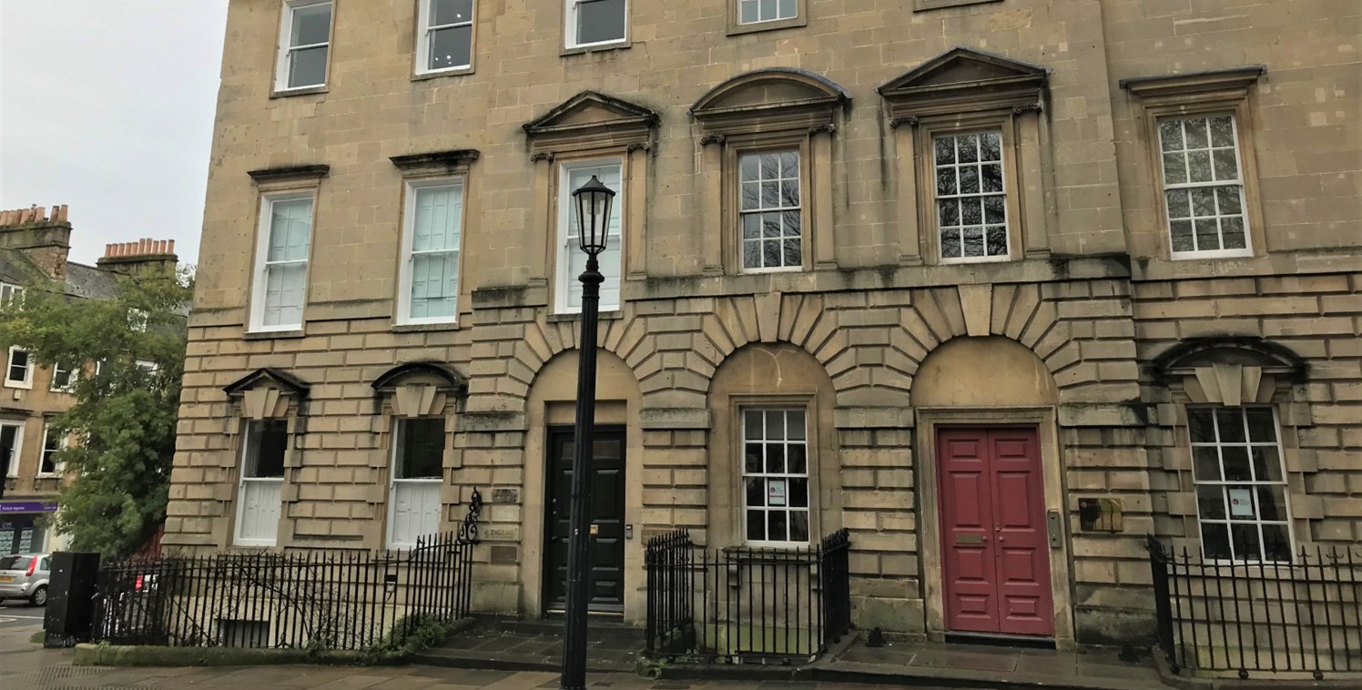 Prime Bath City Centre Offices to Let.

Approximately 602 Sq Ft (55.92 Sq M)

The property comprise an end terrace extending to five storeys including lower ground floor. All floors are occupied by separate businesses. WCs are shared between the occu...