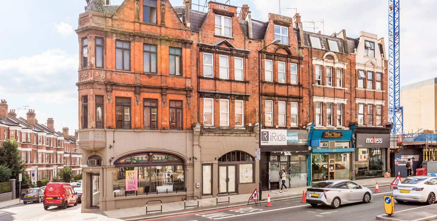 Situated in a busy trading position along Finchley Road. Suitable for a variety of occupiers with the benefit of Use Class E.