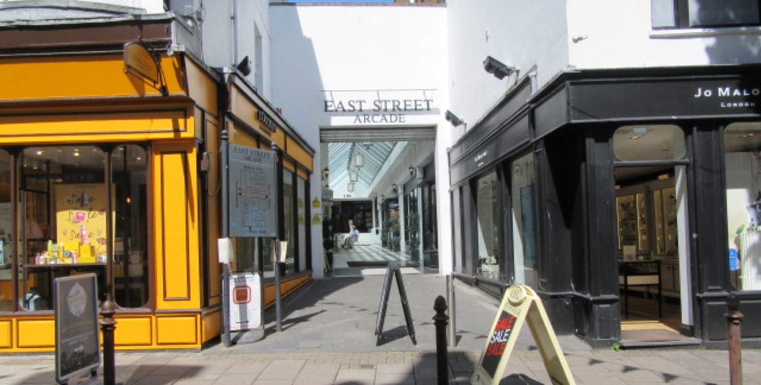 ARCADE RETAIL UNIT TO LET - A well-presented retail unit within a bustling shopping arcade extending to 388 sq ft (36.05 sq m). arcade, subject to terms agreed, basement storage can be offered....