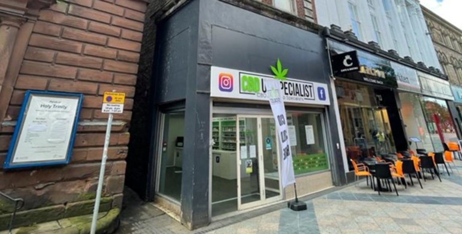 We are delighted to offer for rent this prominent Town Centre retail building.

Internally the property comprises a substantial ground floor retail area, with customer access to the front and loading access to the rear and wc facilities. The upper fl...