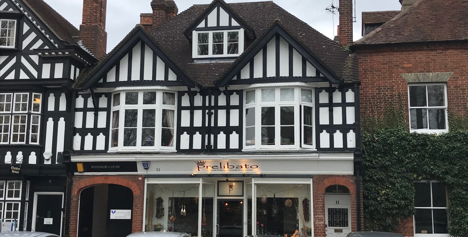 The office building is located on the Windsor End, overlooking the Green in the heart of the popular Beaconsfield Old Town. Junction 2 of the M40 motorway is approximately 1 mile away and the Chiltern Line serving London Marylebone and Birmingham is...