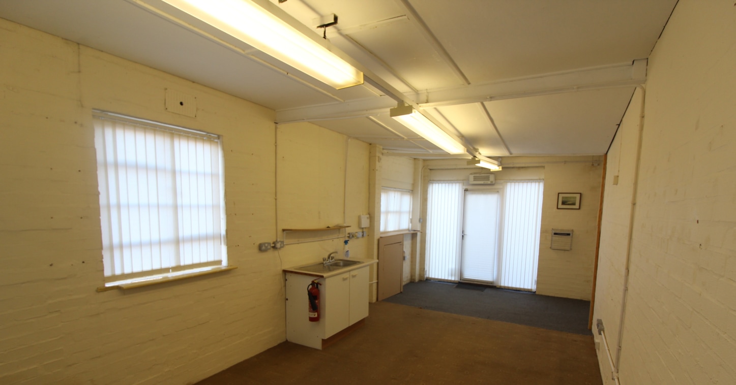 The unit comprises a lock up commercial unit/office, comprising GIA 27 M SQ (290 SQ FT) would suit a variety of users - subject to consents.<br><br>Externally there are communal facilities comprising male and female W.C....