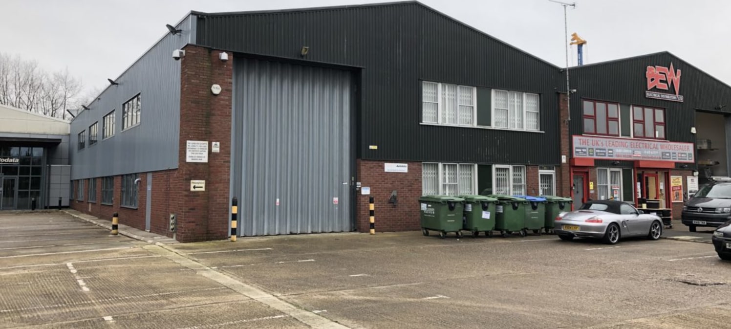 The unit is located approximately half a mile from Junction 8/9 of the M4 motorway on Priors Way, Maidenhead. The property is accessed via the A308 Windsor Road providing easy and direct access to Maidenhead and Windsor town centres and the surroundi...