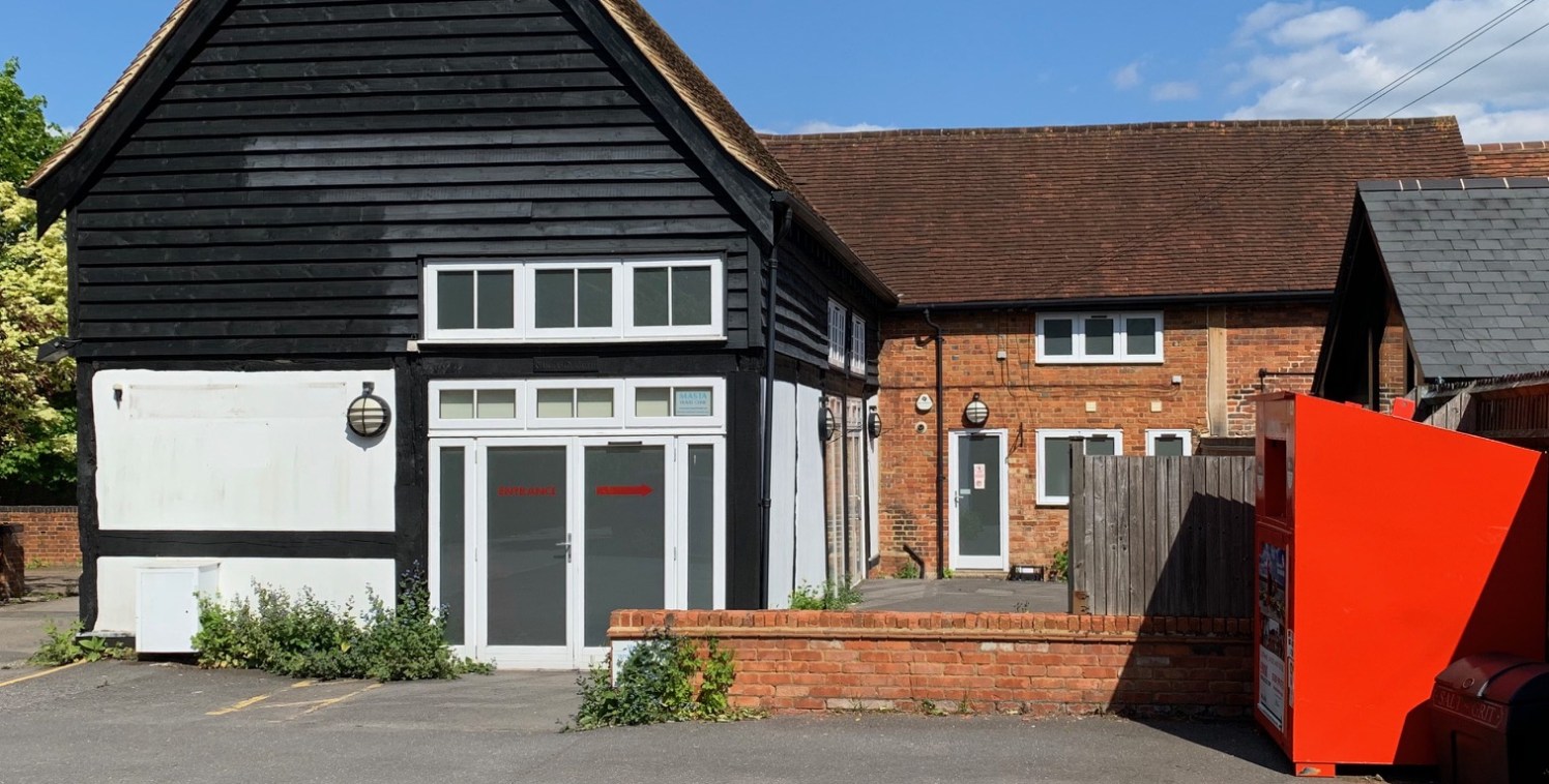 Recognised as the ''Best New Building in Beaconsfield'' by the Beaconsfield Society following its 2007 restoration, the Old Barn is situated in Mulberry Court off Windsor End, close to the centre of the popular Beaconsfield Old Town.

The Old Town is...