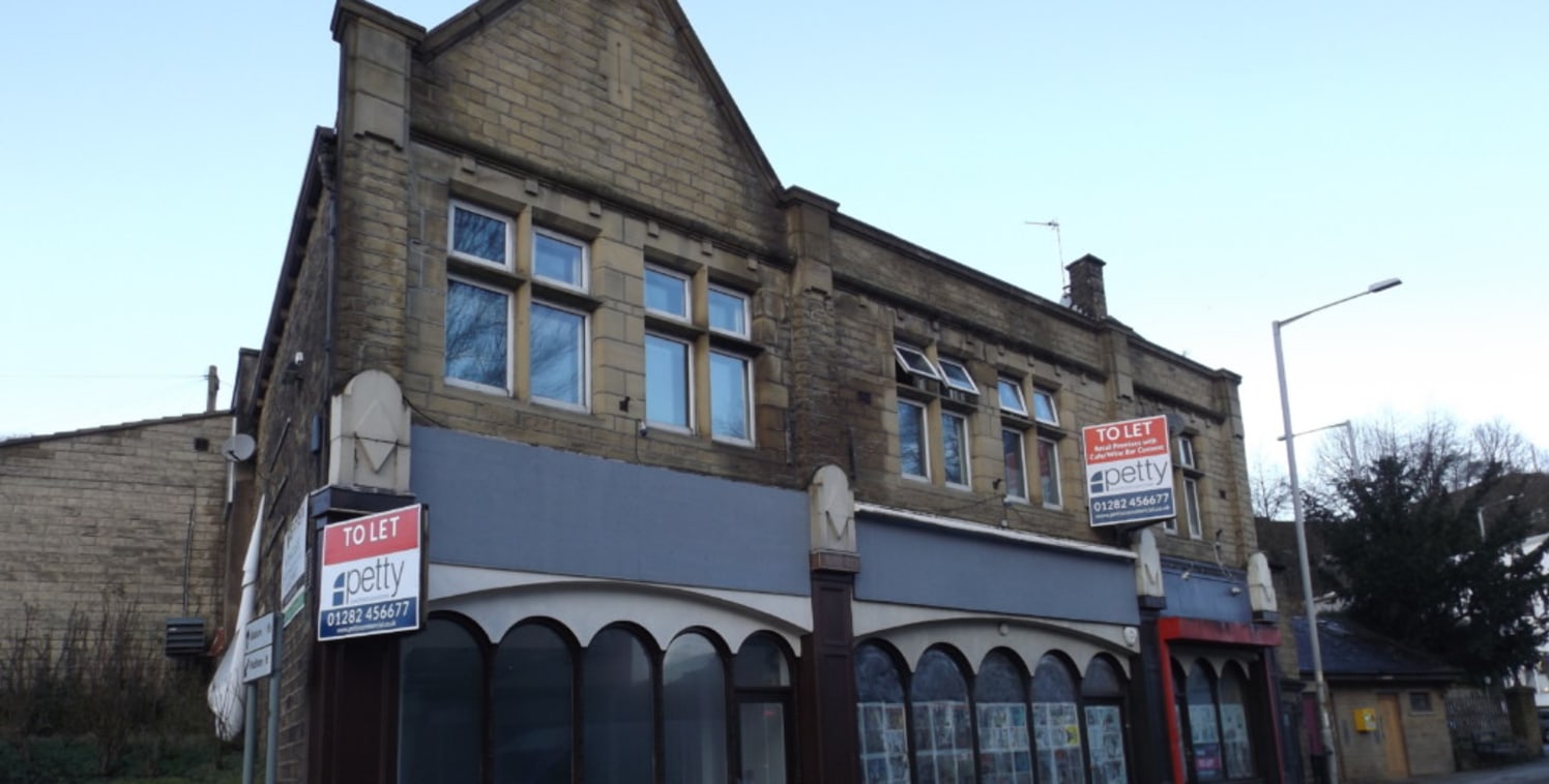 PRIME RETAIL PREMISES WITH HOT FOOD TAKEAWAY PLANNING CONSENT (A5)\n\nLOCATION\n\nThe property is situated within the heart of Barrowford village with an excellent frontage to Gisburn Road. Other retailers in the vicinity include Scruples Menswear, C...