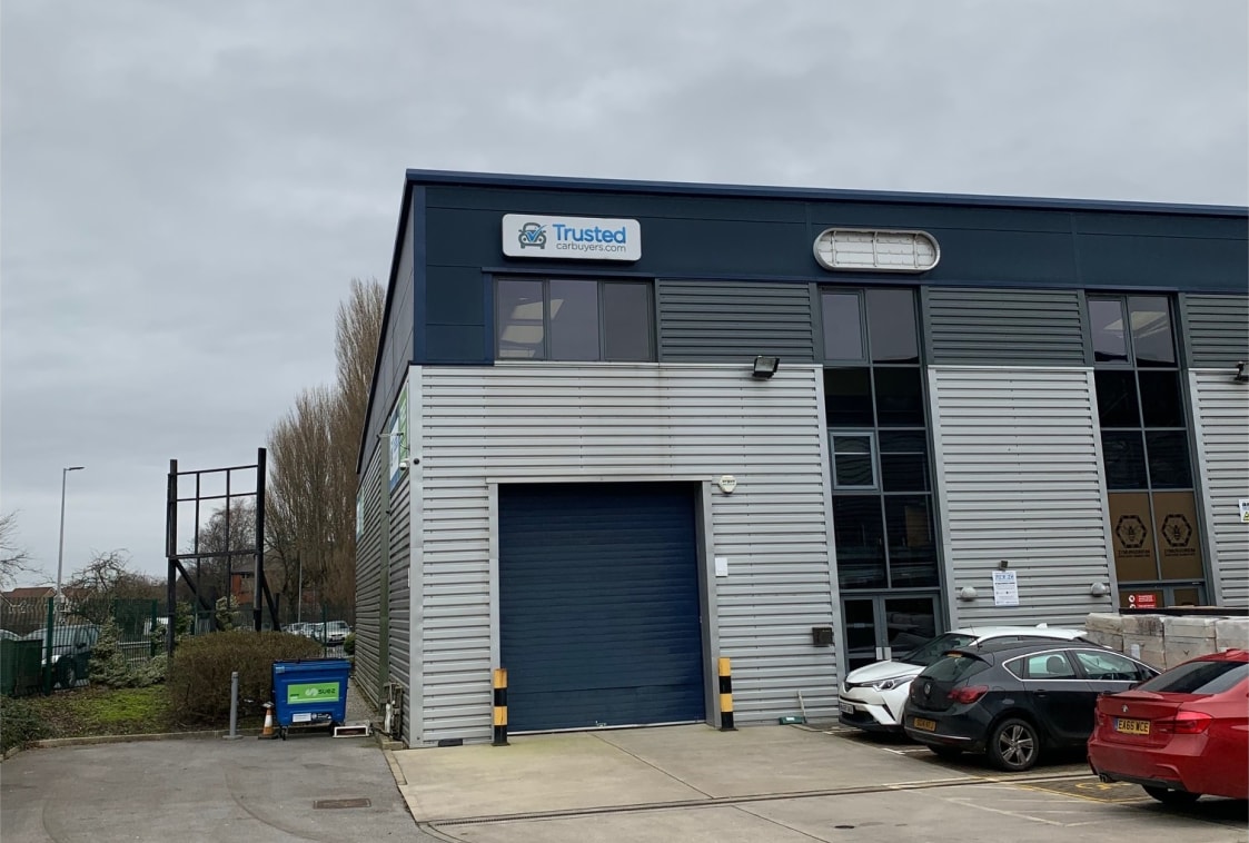 The property comprises of a modern high bay warehouse and benefits from the following:\n\n- Steel portal frame construction\n- C6.1 metre eaves\n- Access via full height electric loading door\n- 30kn per m2 floor loading\n- The site entrance is secur...