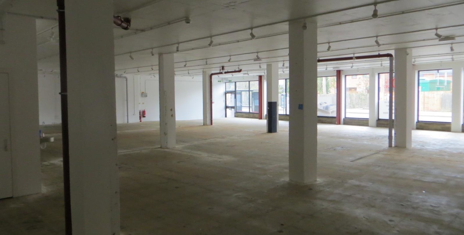 * Ground floor retail unit with a substantial frontage of 66'6'' to Brighton Road

* 6 car parking spaces

* Specific area for plant to the rear

* Opposite Whitgift School