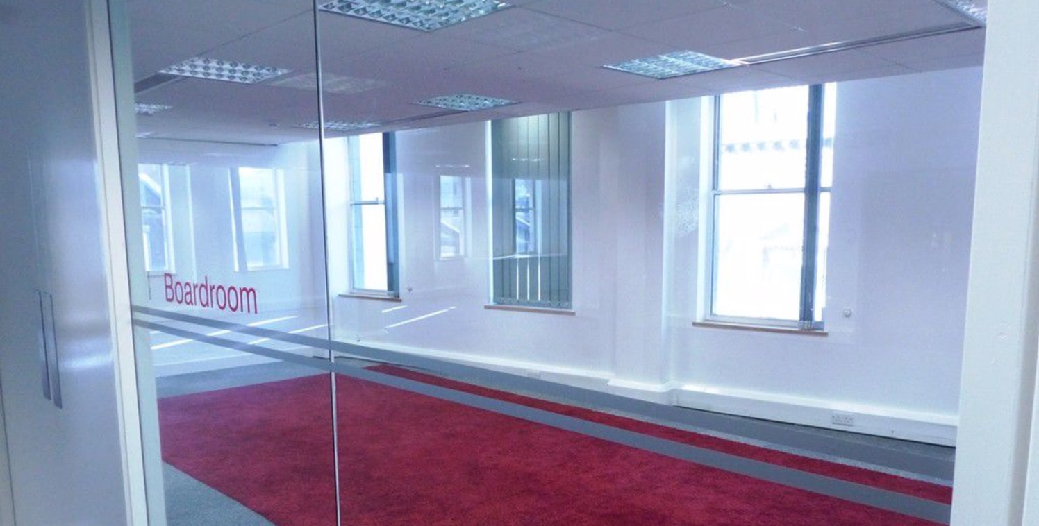 Arkade Property are delighted to offer these incredible third floor offices, set in a prominent location at the intersection of Colmore row and Bennetts hill in the heart of Birminghams business district. Double glazing, air conditioning, concierge,...