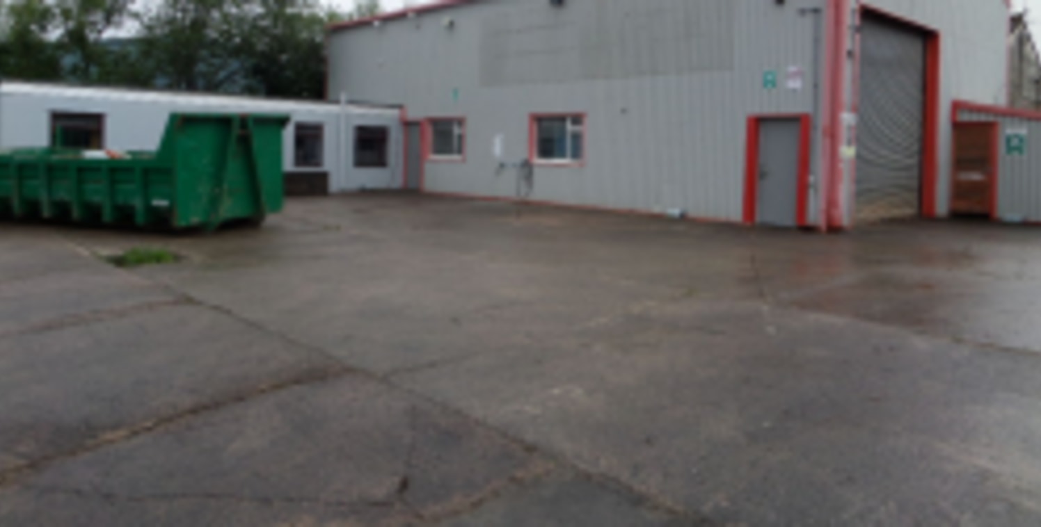 UNIT 9a MAIN AVENUE, BRACKLA INDUSTRIAL ESTATE, BRIDGEND, CF31 2AG\n\nTO LET\n\n2,909 Sq.Ft. Within Secure Fenced Yard\n\nA detached workshop plus refurbished offices situated within a secure fenced compound. Immediately available on a new FRI lease...