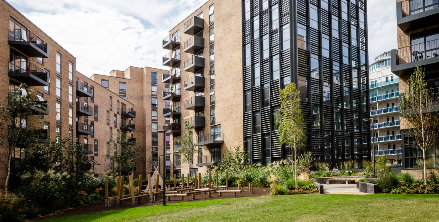 A stunning brand new office floor in the Lyon Square Development. These offices occupy the entire 3rd Floor of Bradburys Court and have floor to ceiling windows surrounding 1,300 sq ft of fully open plan workspace. The offices have exclusive use of m...