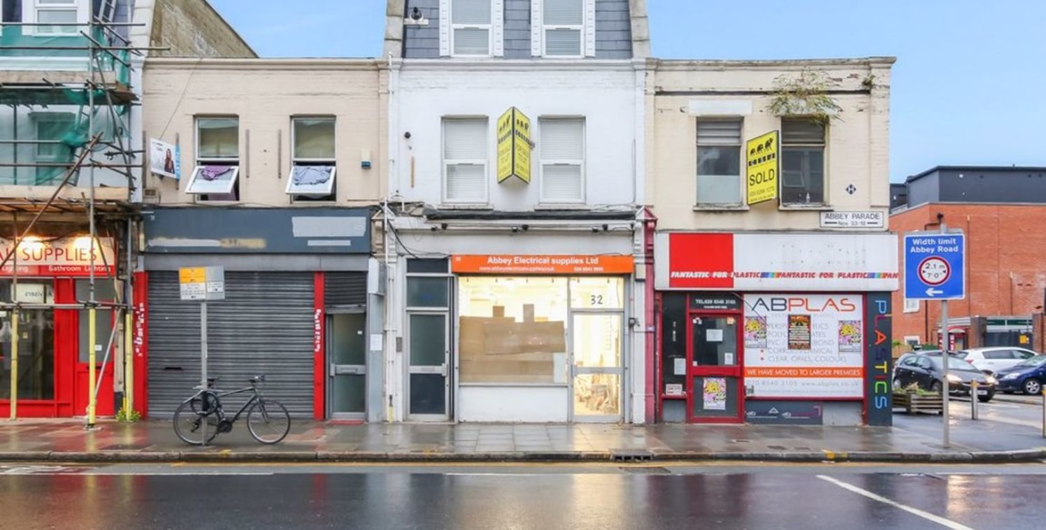 Ground floor retail unit situated within a mixed use parade close to the Northern Line Underground Station 

The property will either be sold as Freehold or with a 999 year lease