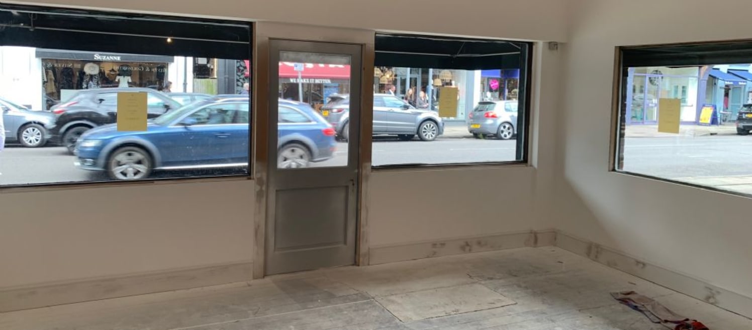 Shop unit to let in Cobham High Street