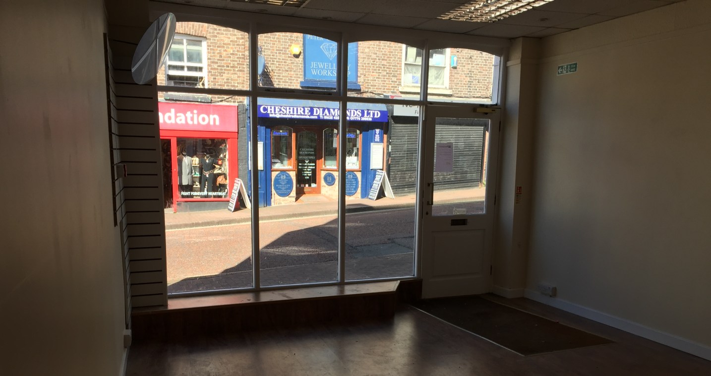 The property comprises of a three storey retail premises previously trading as Barnados. The ground floor comprises of a front open plan sales area and to the rear an open plan sales area with WC and kitchen. The first floor provides 3 rooms with an...