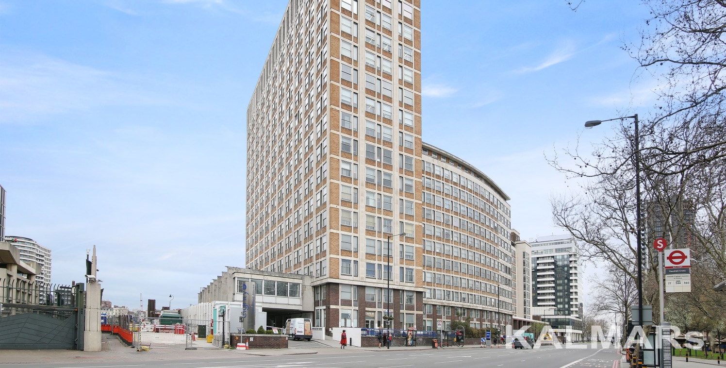 Available immediately the office is situated along the River Thames, benefits from good natural light and river views. Set within a secure mixed-use scheme, that has a dedicated commercial entrance with security and concierge. Located on the 3rd floo...