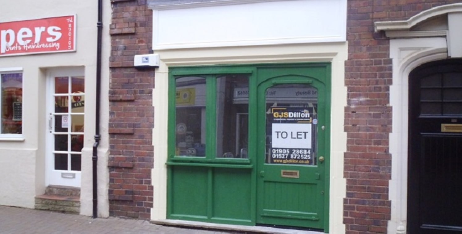 Prominent town centre ground floor retail unit. Recently fully refurbished and within close proximity of local authority car parks and Bromsgrove's main bus station