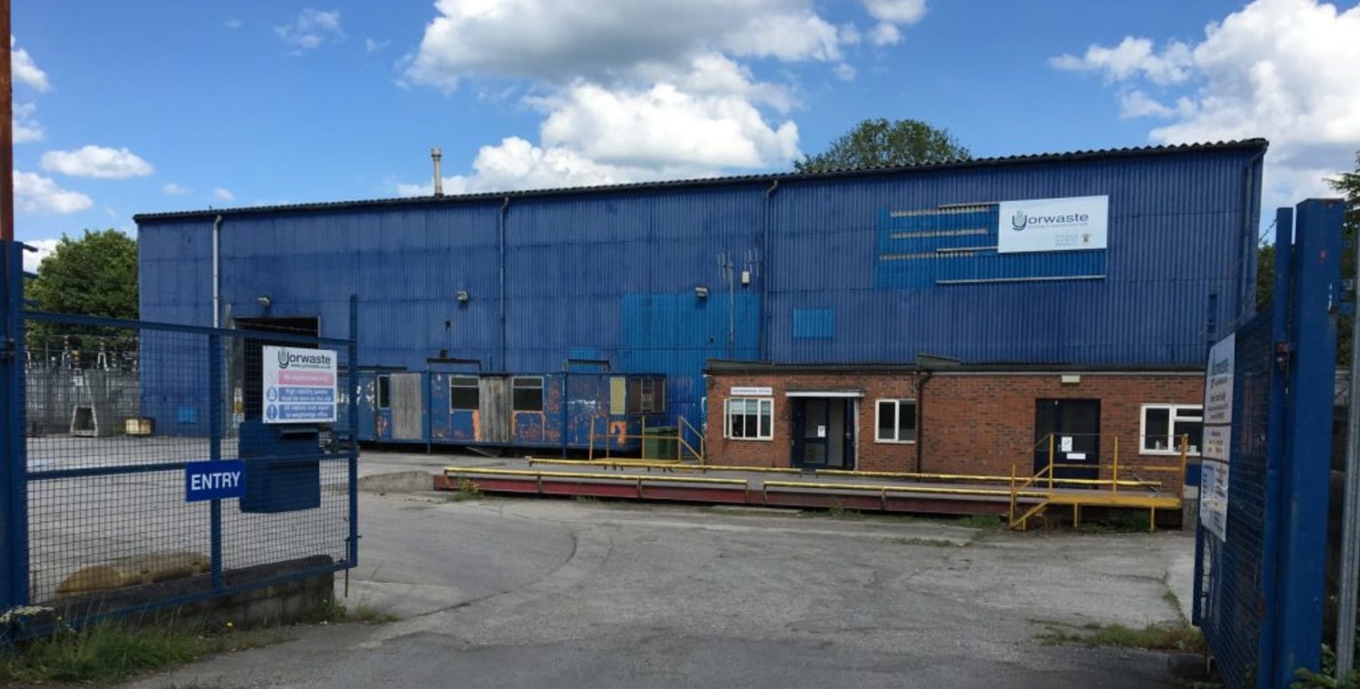 PHOTO AWAITED\n\nSHOWFIELD LANE INDUSTRIAL ESTATE\n\nMALTON NORTH YORKSHIRE YO17 6BT\n\nVersatile Industrial Premises\n\nSuit variety of businesses\n\nHigh-bay work or warehousing space\n\nOffices\n\nLarge Secure Yard\n\nMalton-Showfield-Lane-MPC-200...