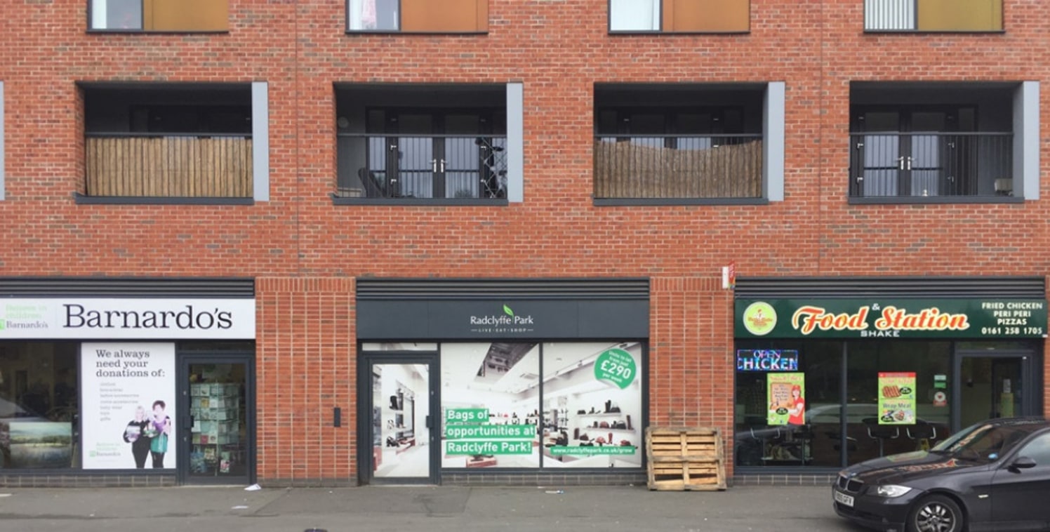 <p>A parade of retail units in a prominent roadside location in Salford with residential above and next to a Travelodge.</p><ul>

<li>Prominent roadside location</li>

<li>Residential above</li>

<li class="p2">Close to Travelodge and Morrisons</li>...