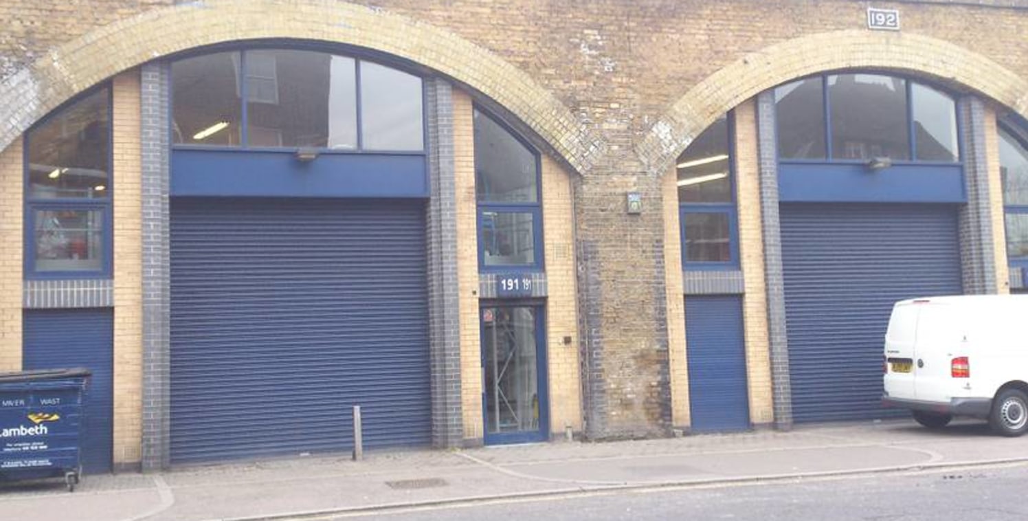 The premises comprises two interlinked arches in a sought after location in the London Borough of Lambeth. These units are available to be let as individual units or both units. They are refurbished units which are in good condition. Both properties...