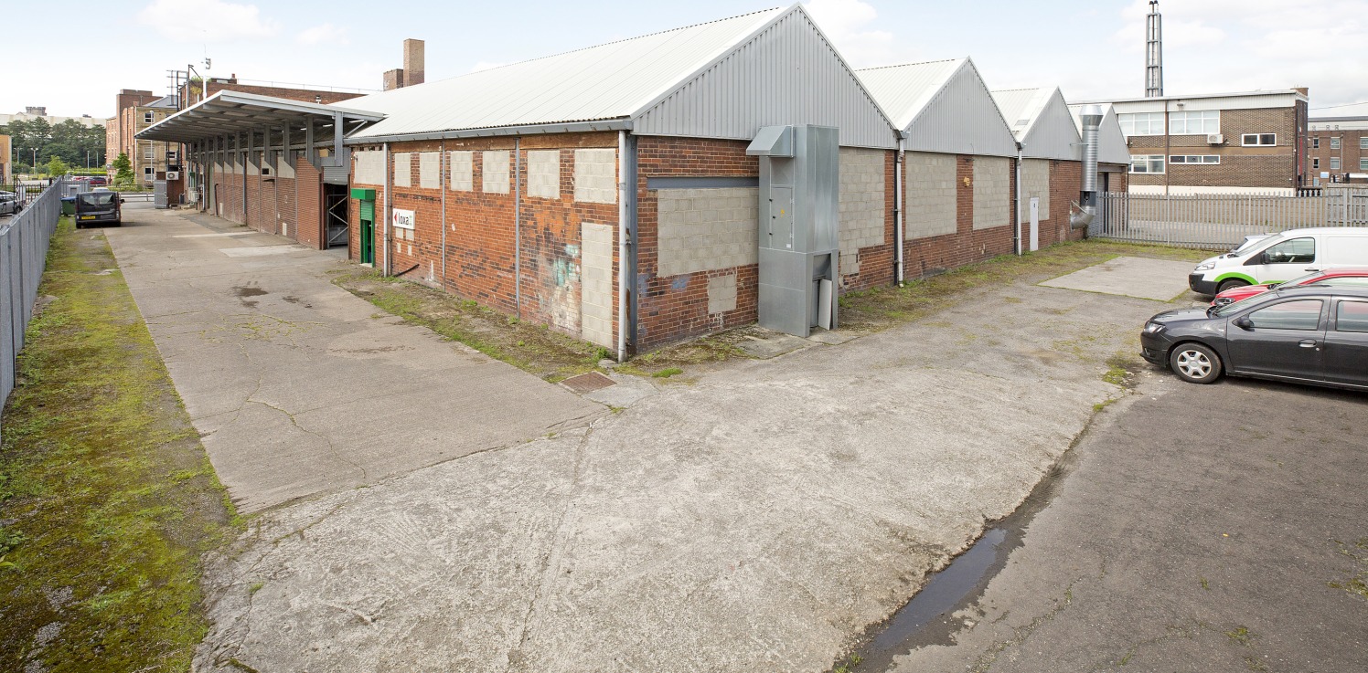 102 Kirkstall Road offers a mix of industrial and offices facilities. The available industrial / warehouse space comprises the following; 

G1 - A single storey industrial unit extending to 11,964 sq ft with the following specification; 

- 2 X rolle...