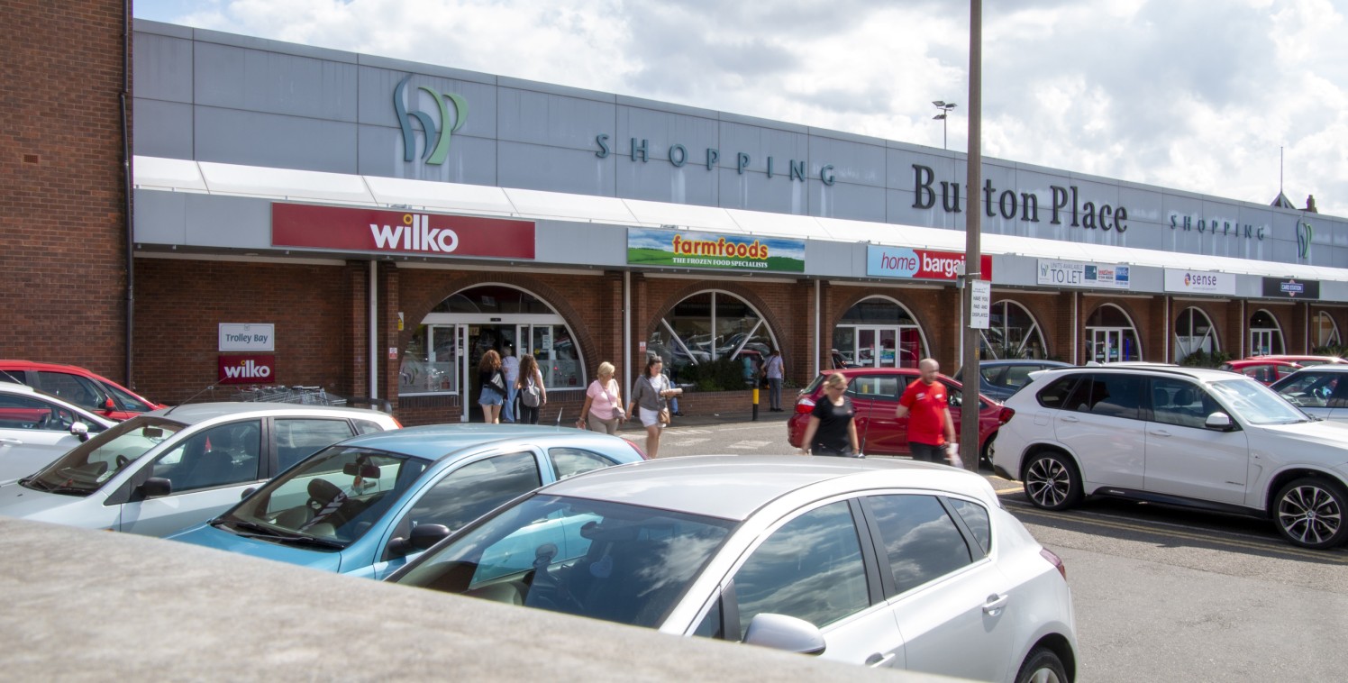 Retail unit to let at Burton Place. 

Burton Place occupies a prominent location with a 145,447 shopping population. The centre benefits from 93 adjacent parking spaces and the centre is anchored by Wilko and Home Bargains.

Unit 8A - 610 sq ft - £17...