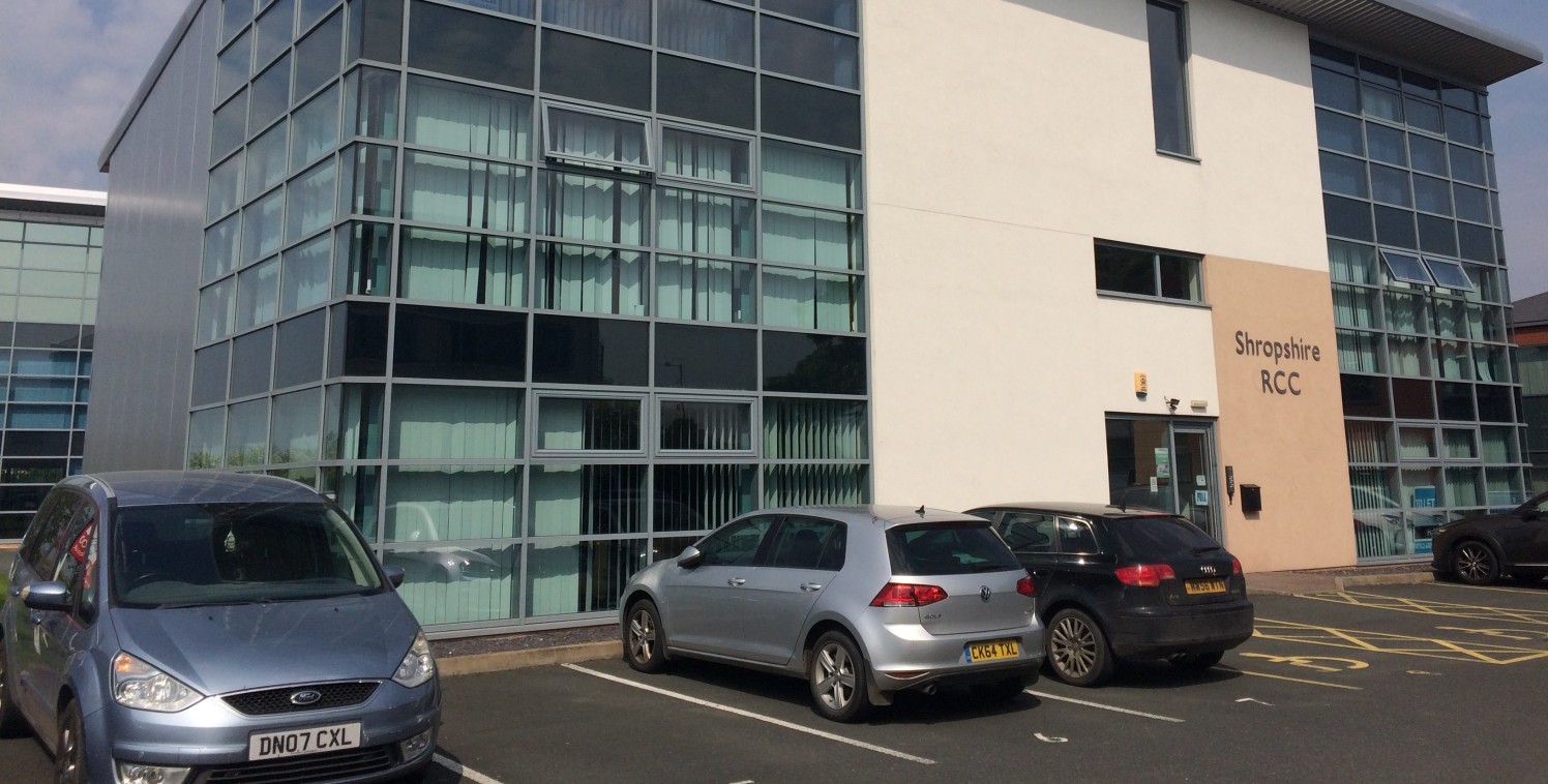 The premises offer a high quality office located on the ground floor and provide flexible modern office accommodation, extending to approximately 116 sq m (1,250 sq ft) with suspended ceilings, inset lighting, raised carpeted flooring, combined heati...