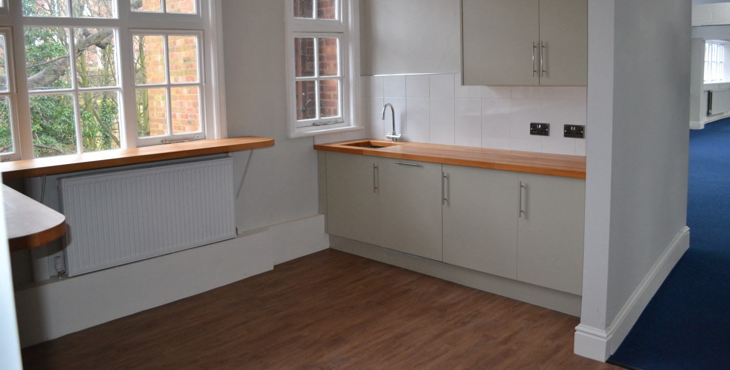 Superbly refurbished open plan office at first floor with: 

Dedicated ground floor entrance, 

High quality reception area, 

Meeting rooms, 

Staff break out area

Air conditioning

Dedicated private car park for at least 6 vehicles (up to 10 if do...