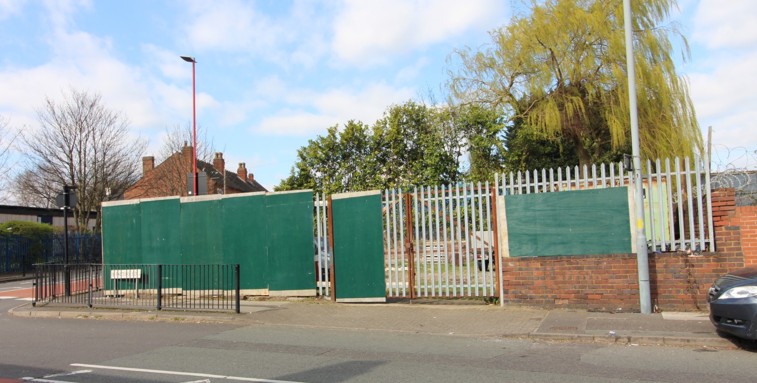 Prominent yard located at the junction of Factory Road and Park...